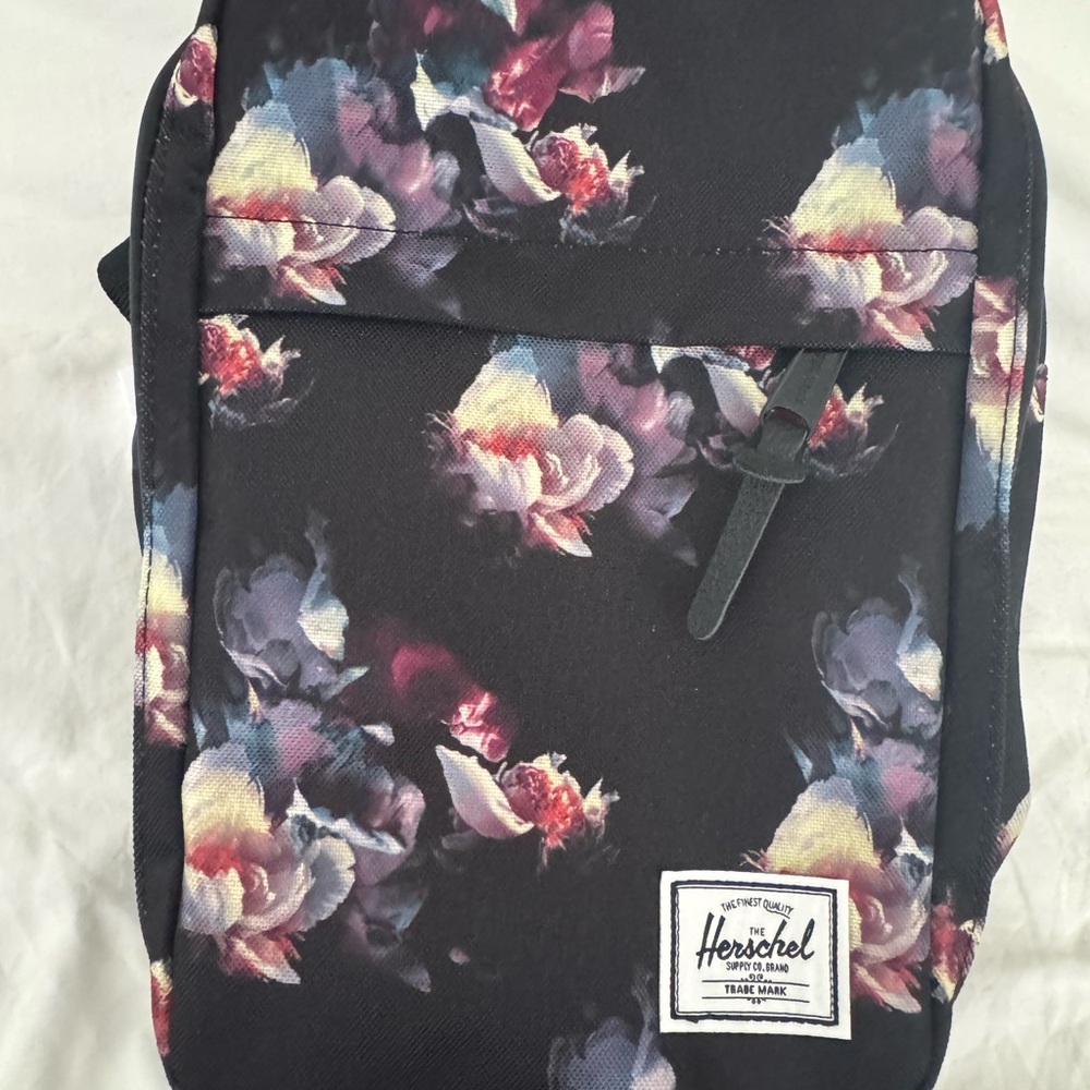 Herschel Supply Company Gothic Floral Chapter Connect toiletry bag